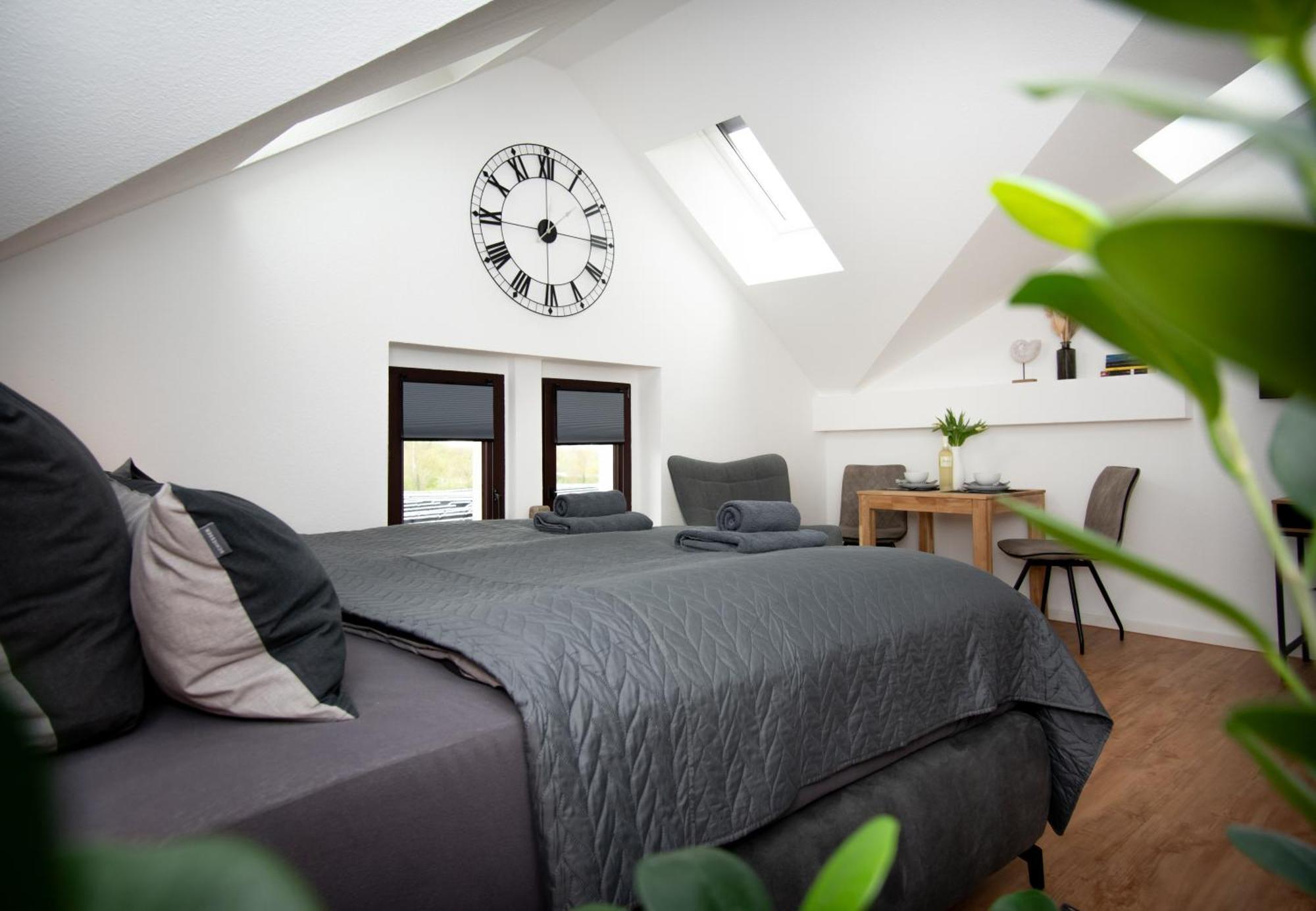 Sweethome - Zentral - Kueche & Parkplatz, Wifi Halle  Exterior photo