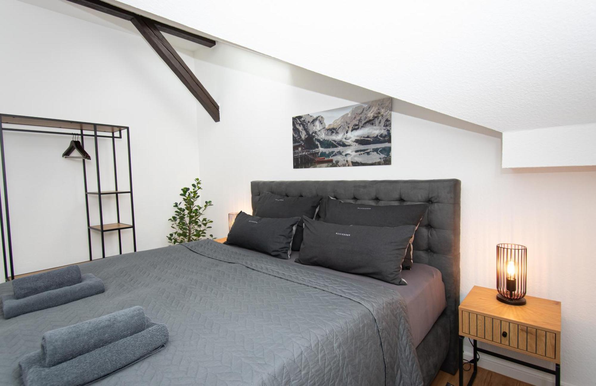 Sweethome - Zentral - Kueche & Parkplatz, Wifi Halle  Exterior photo