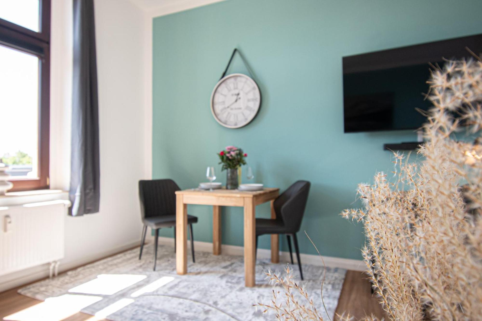 Sweethome - Zentral - Kueche & Parkplatz, Wifi Halle  Exterior photo