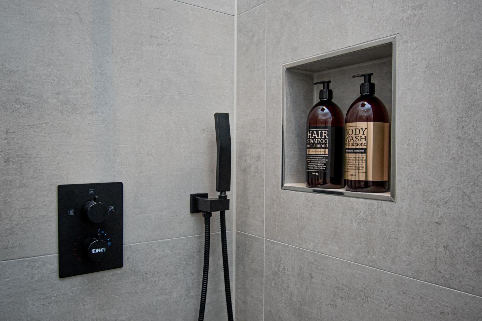 Sweethome - Zentral - Kueche & Parkplatz, Wifi Halle  Exterior photo